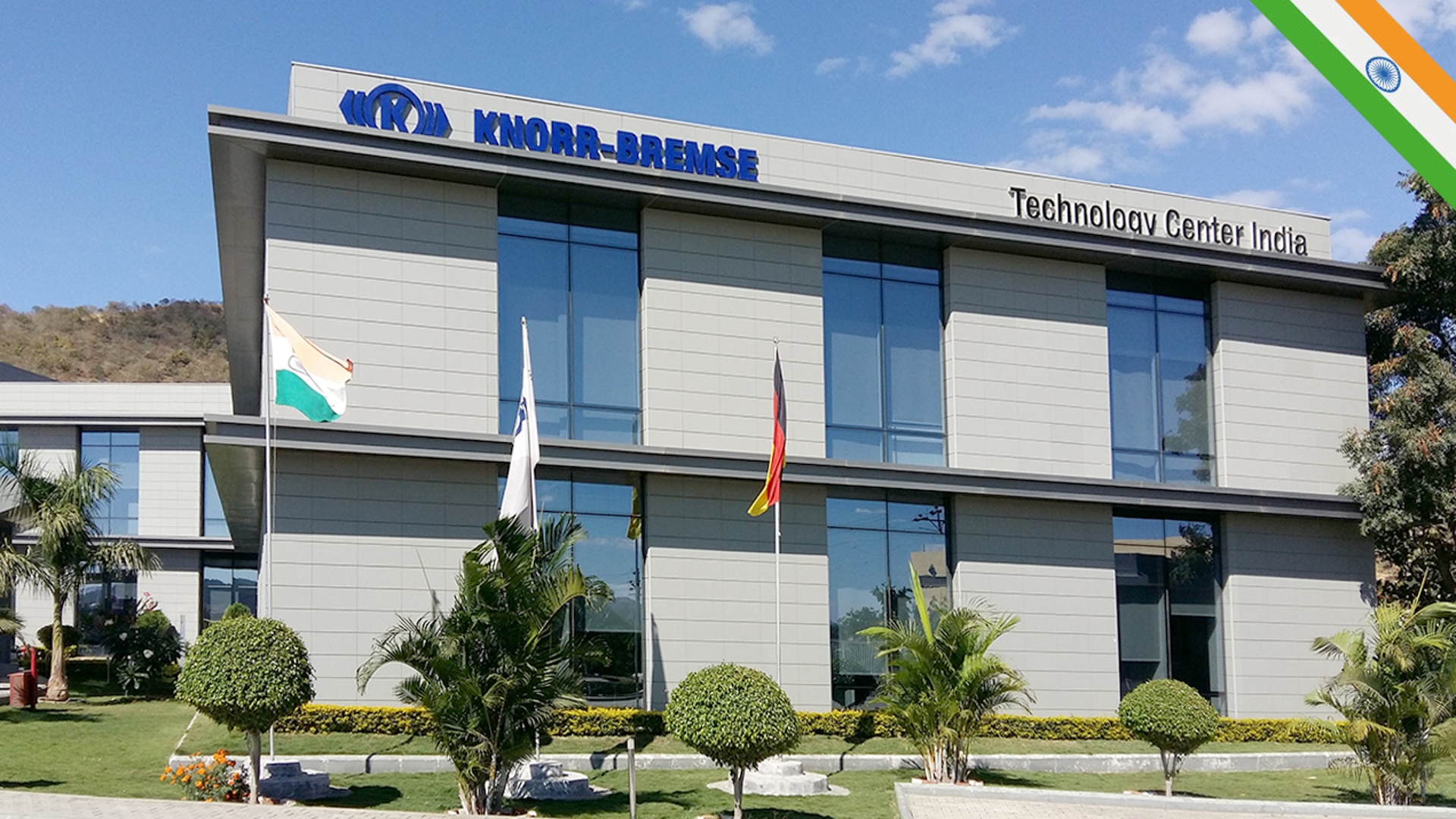 Gebäude des Knorr-Bremse Technology Center am Standort in Pune, Indien, mit Logo und Firmenschriftzug.