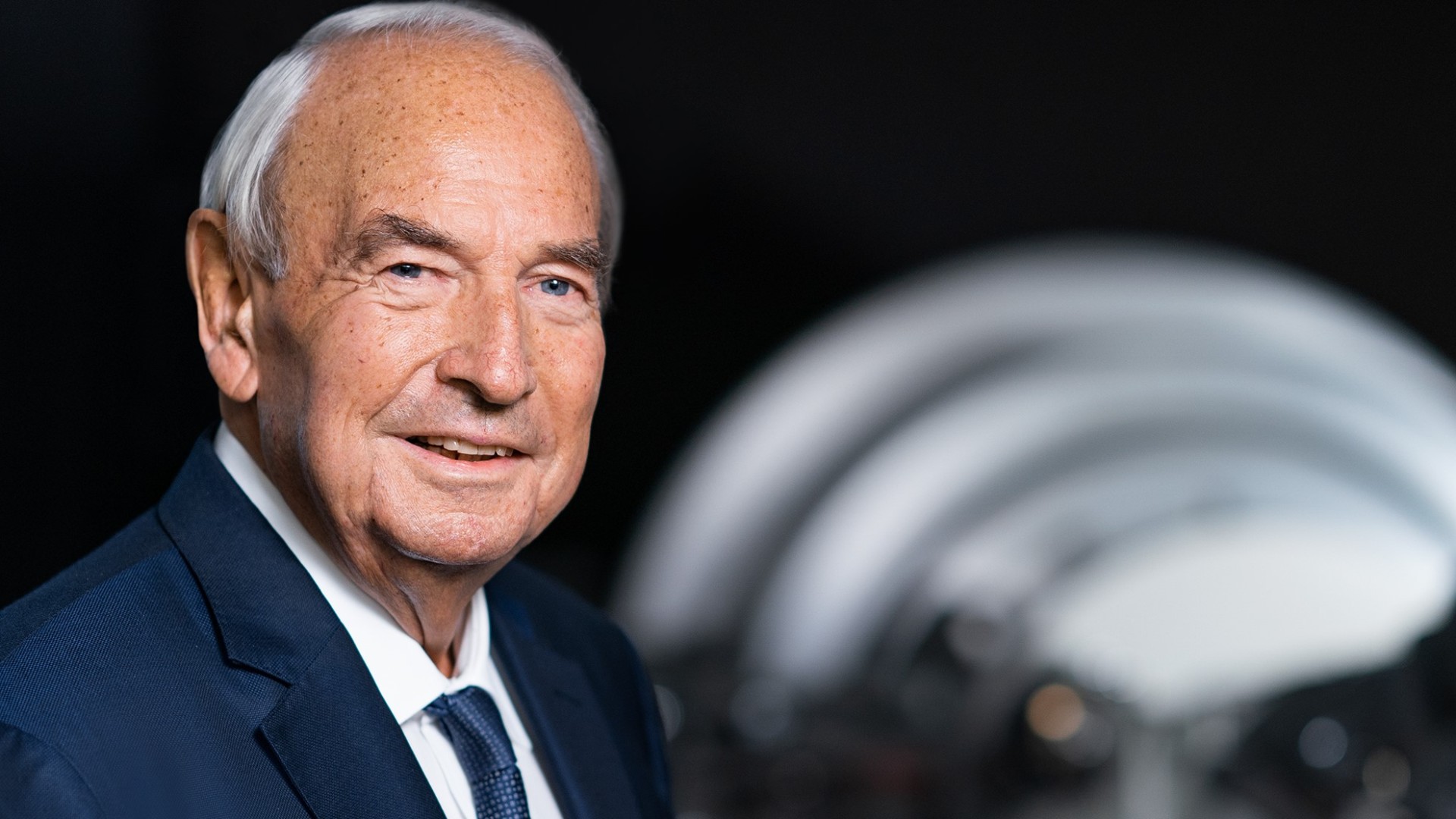 Porträt von Heinz Hermann Thiele, Mehrheitsaktionär und langjähriger Vorstandsvorsitzender und Aufsichtsratsvorsitzender der Knorr-Bremse AG, verstorben am 23.2.2021.