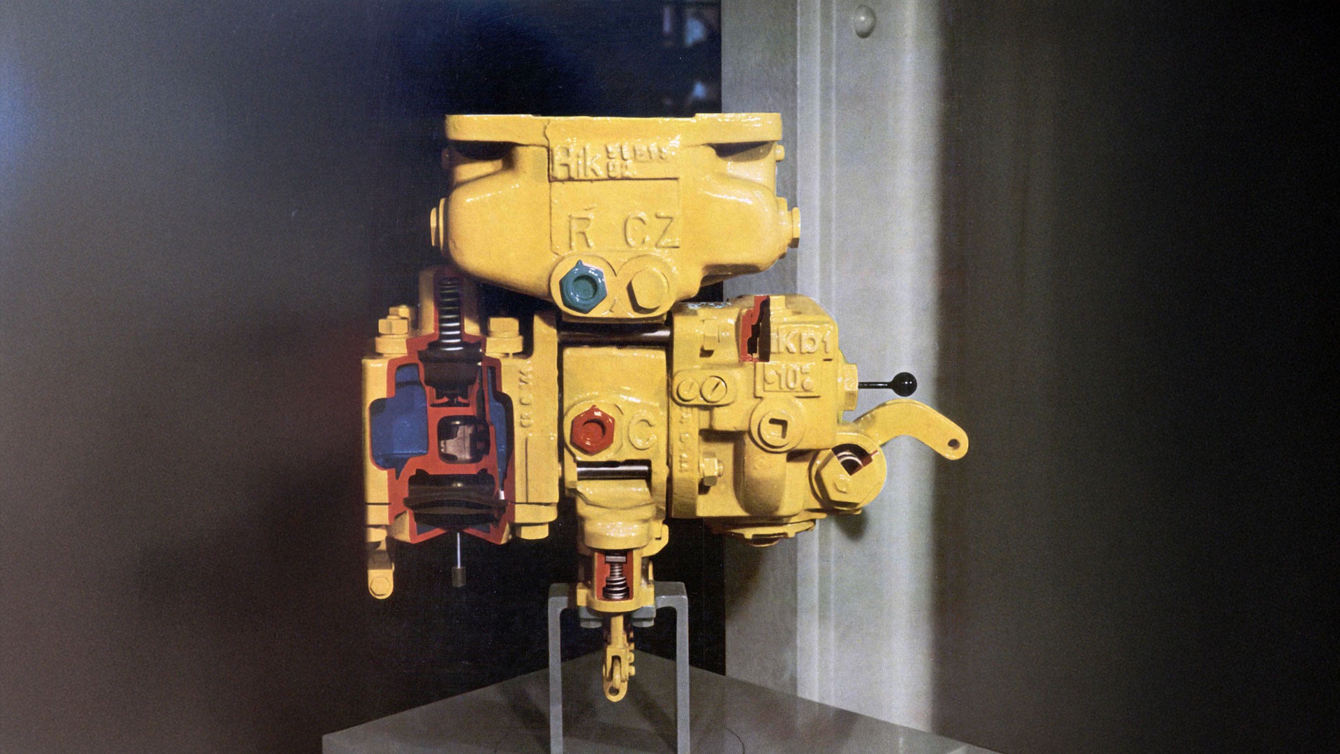 Schnittmodell eines Steuerventils der Hildebrand‑Knorr‑Bremse mit sichtbarem Innenaufbau
