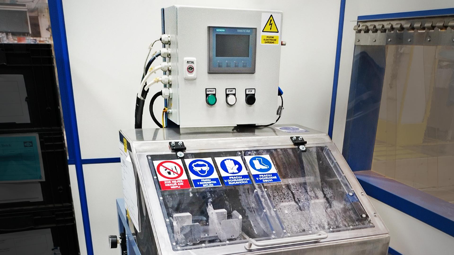 Reinigungsanlage für elektronische Bauteile im tschechischen Knorr-Bremse Remanufacturing-Werk in Liberec