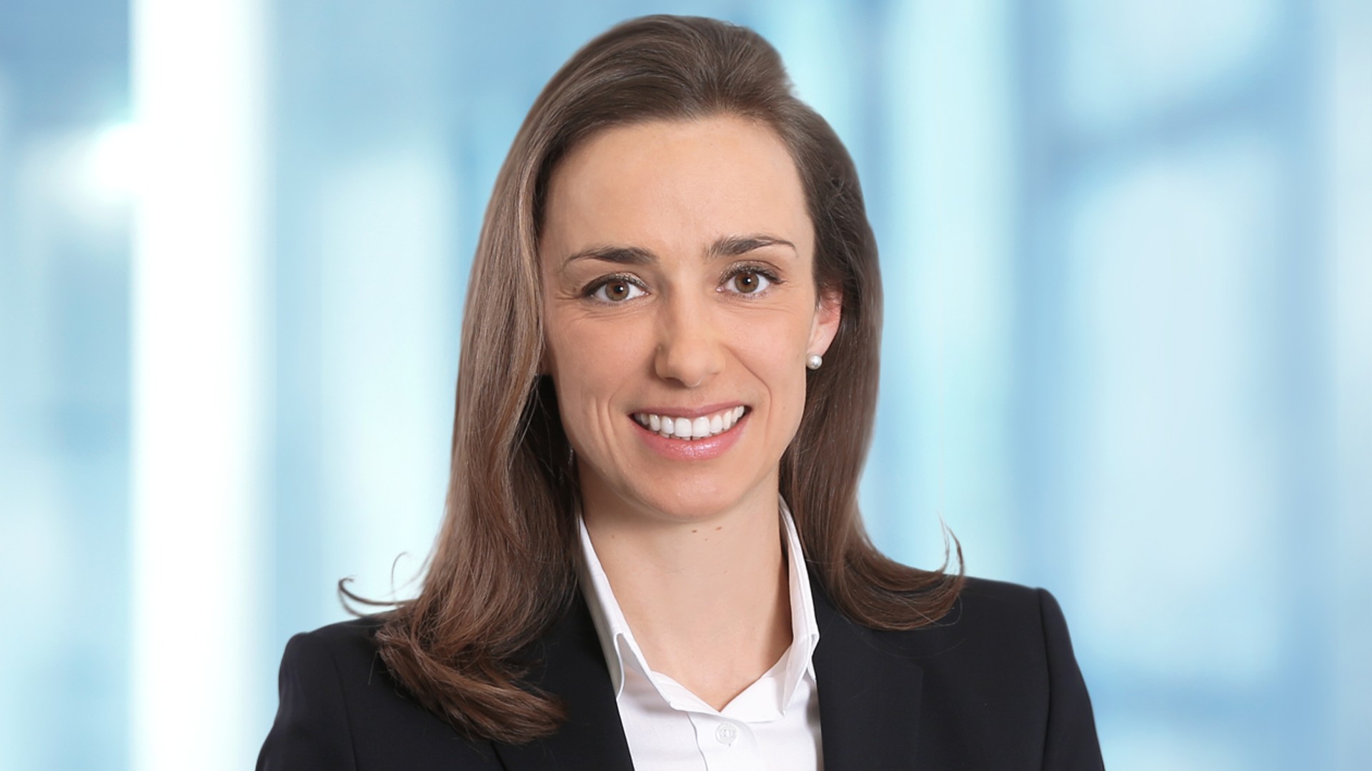 Porträt von Anna Tueshaus, Director SOE Sales bei Knorr-Bremse Systeme für Nutzfahrzeuge