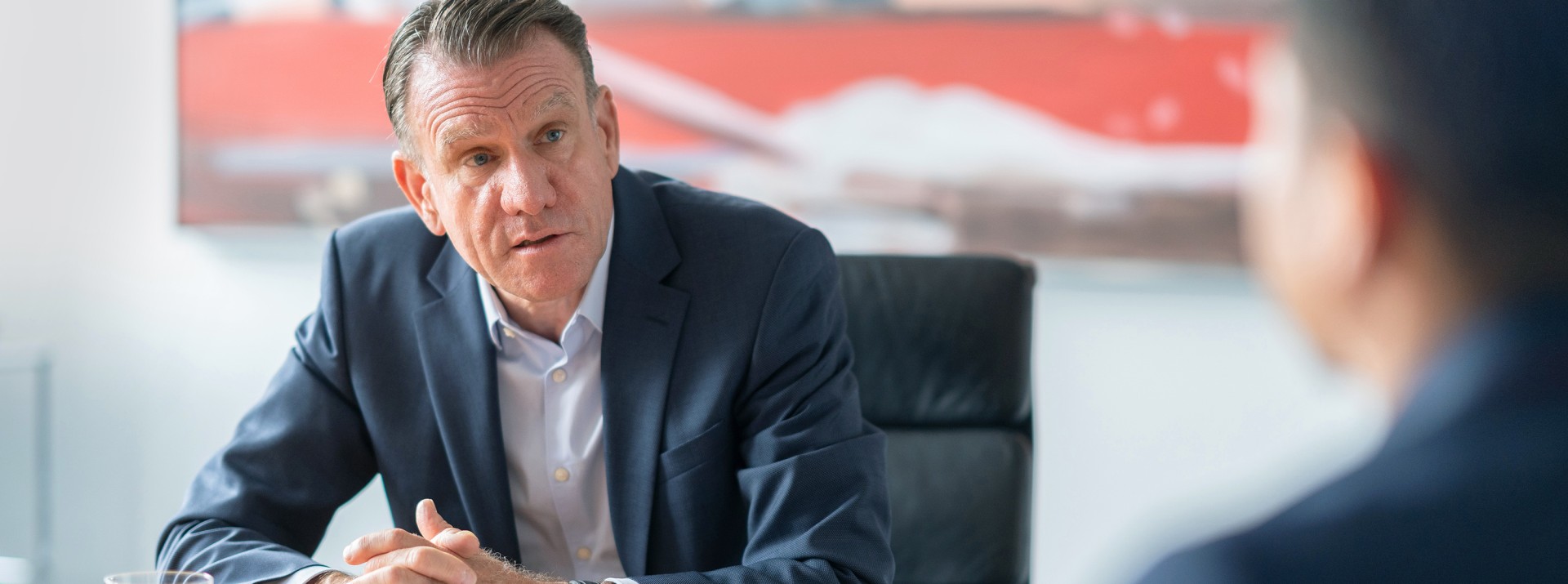 Bernd Spies sits in a meeting room and gives an interview about the trade fair appearance and the most important topics at the IAA Transportation 2024.