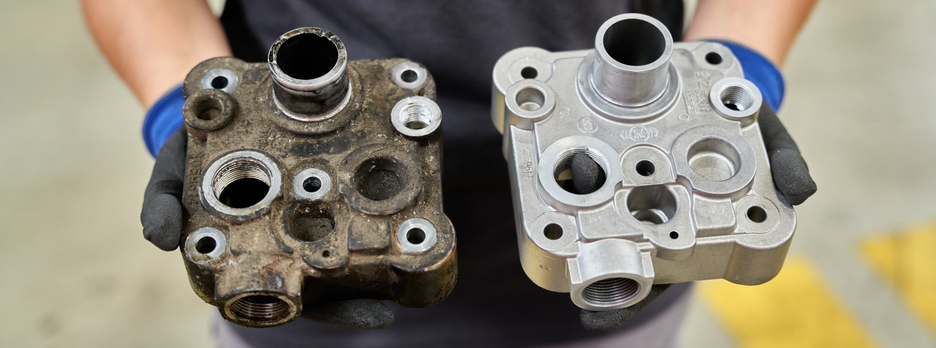 Comparison of a used and an industrially reconditioned commercial vehicle component at the Knorr‑Bremse remanufacturing plant in Liberec