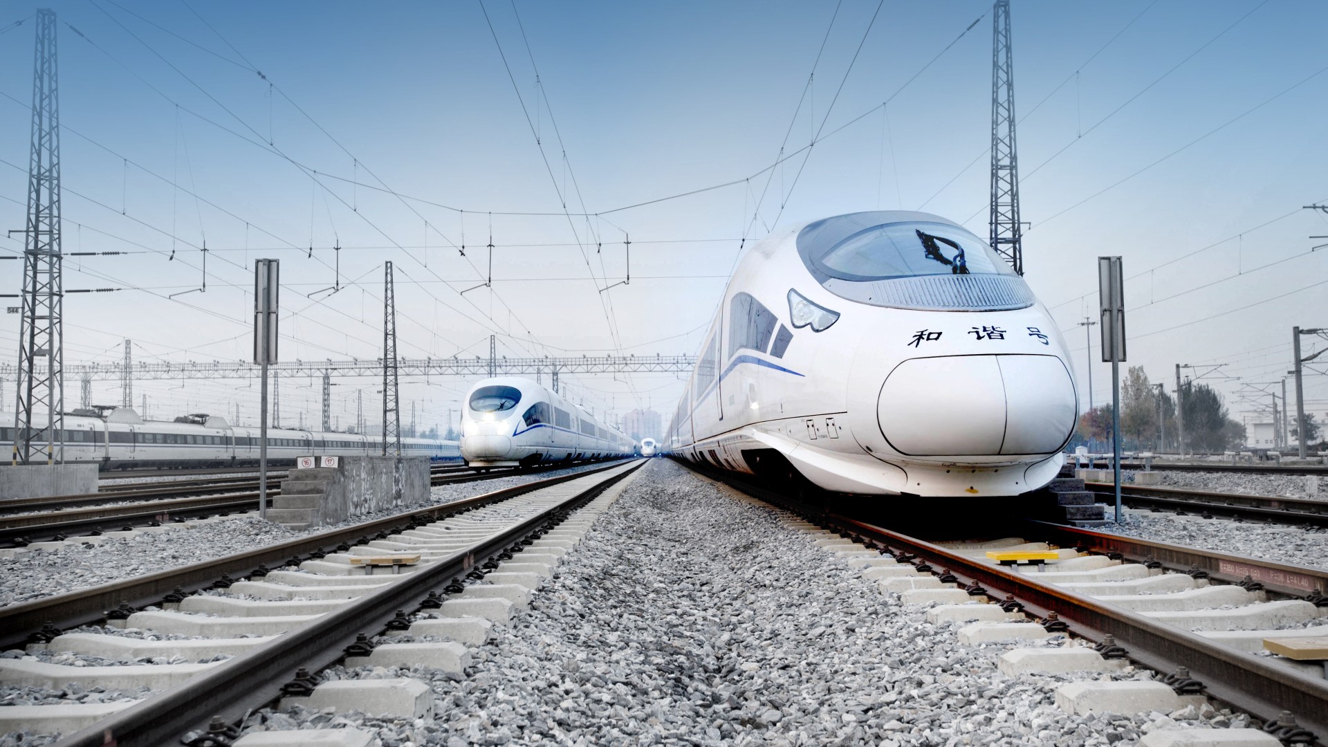 Three Chinese high-speed trains on parallel tracks – application area of the Knorr‑Bremse Rail Division